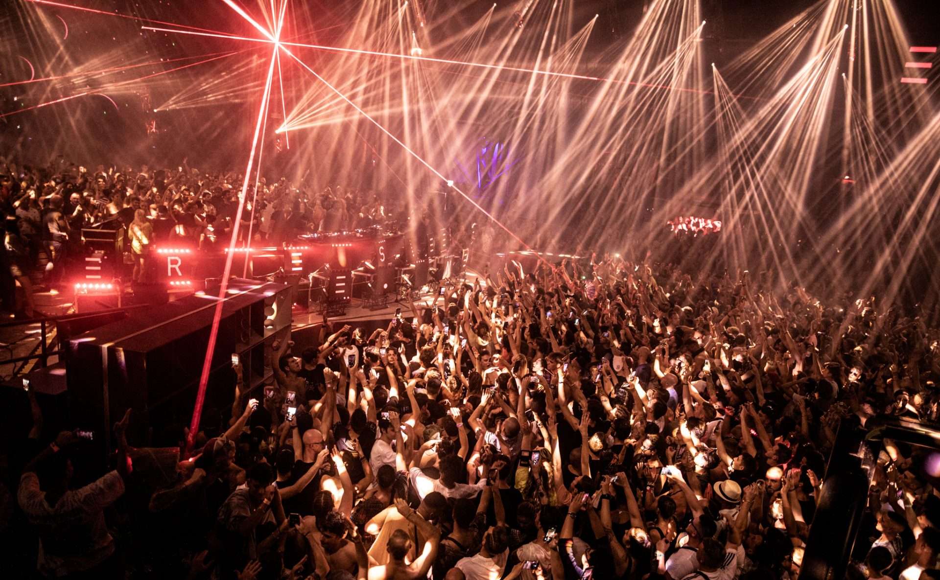 Dreamville Festival 2026: Musical Experience to Look Forward To! 5 Dreamville Festival 2026 - Crowd enjoying the music vibes
